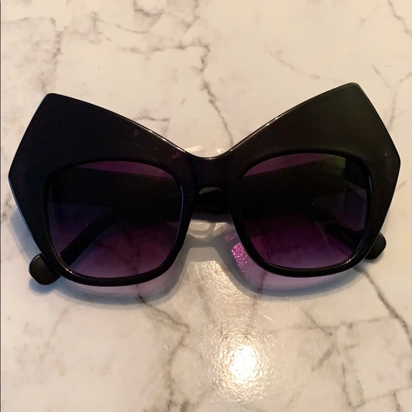 ๐ถ 3 Pairs Statement Black Geometric Structured Sunglasses ๐ถ - Picture 6 of 16